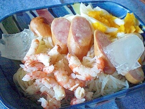 「ゆで卵＆えび＆ウインナー入りぶっかけ素麺」